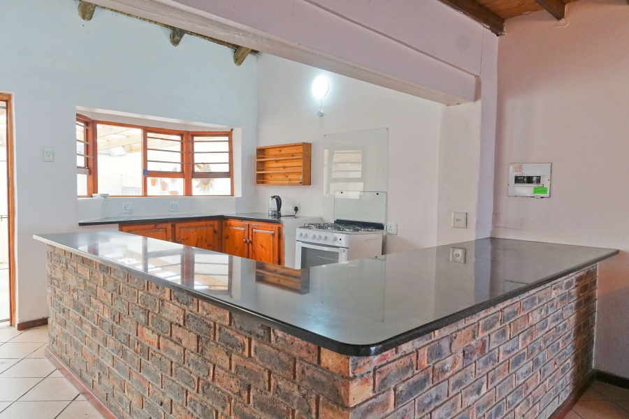 6 Bedroom Property for Sale in Cove Rock Eastern Cape